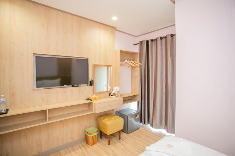 Bedroom 12