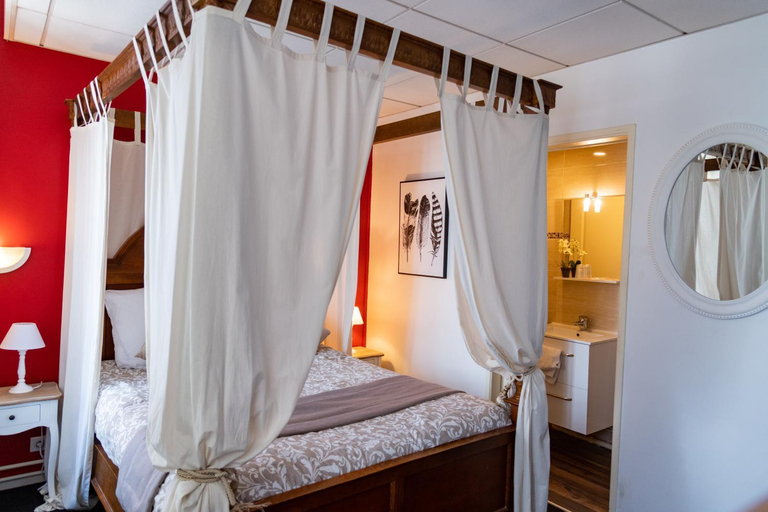 Bedroom, Hotel Henri IV, Loiret