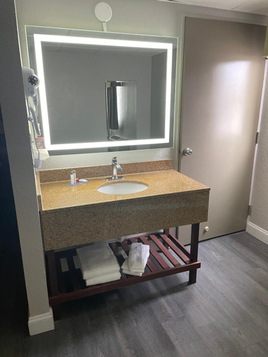 Bathroom 5, Pine Lake Resort and Banquets, LaPorte