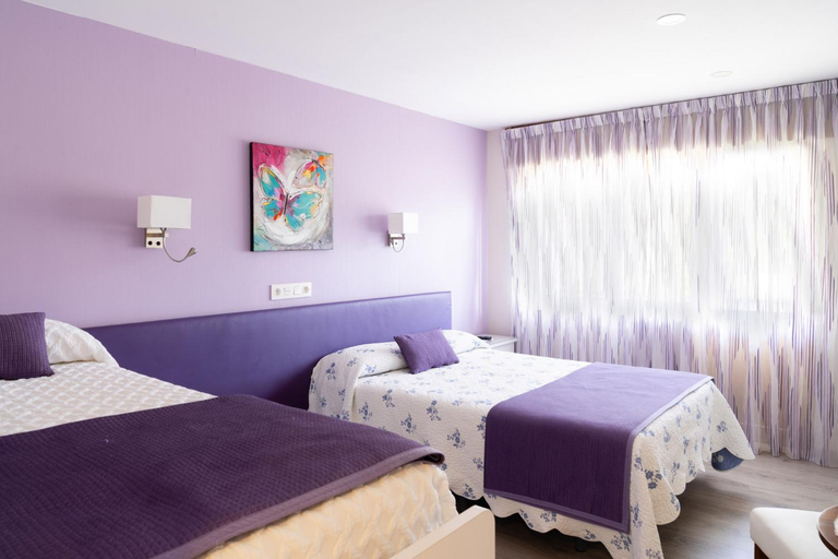 Bedroom 2, Hotel el Pinar, Asturias