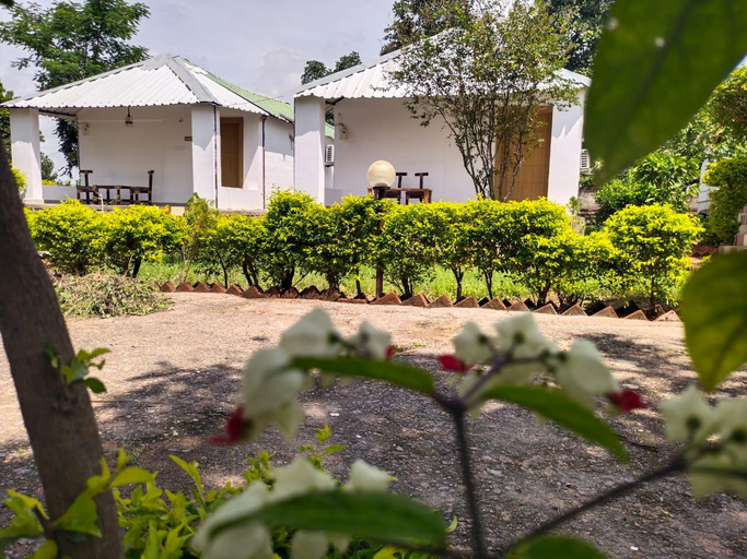 Others 4, Nature's Lap Resort, Panna