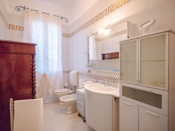 Bathroom 4, Villa Bellini, Ferrara