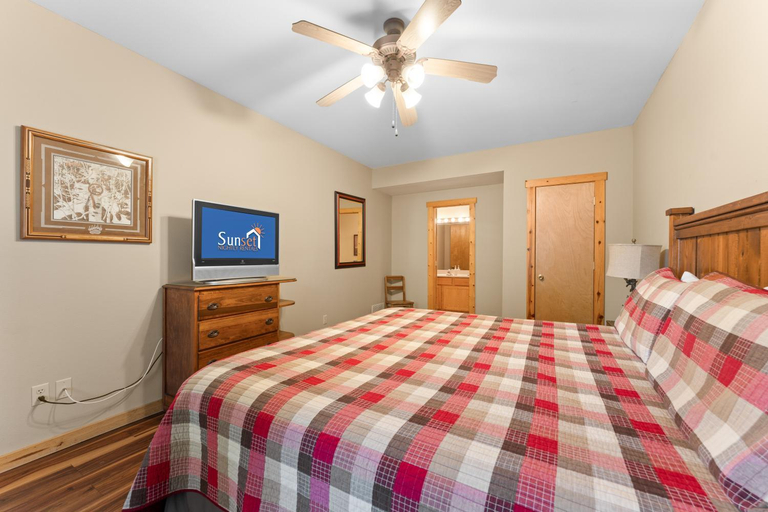 Bedroom 2, Ozarks Oasis cabin, Taney