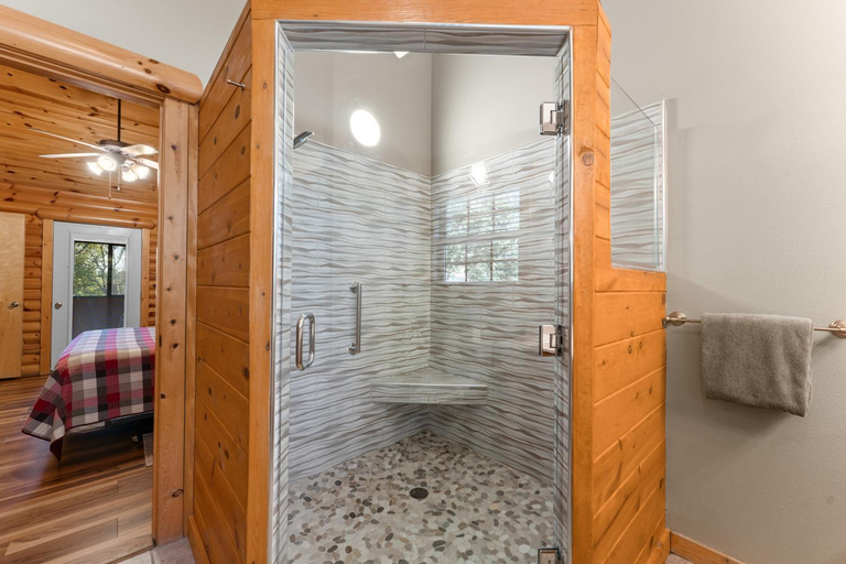 Bathroom 3, Ozarks Oasis cabin, Taney