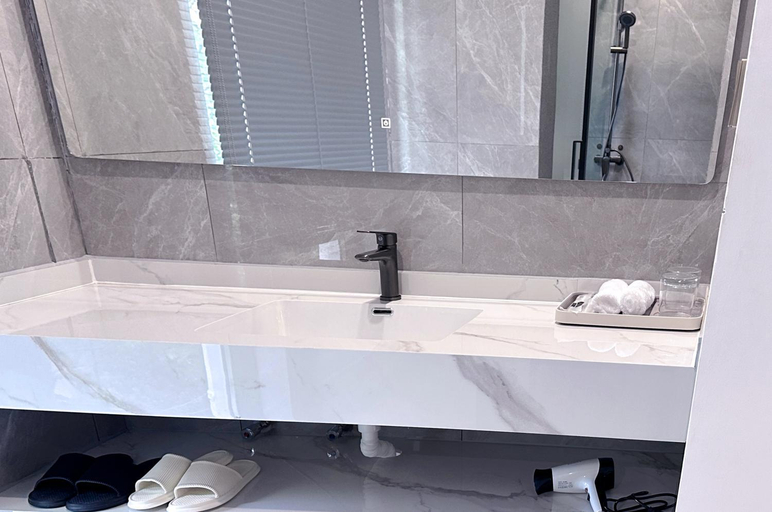 Bathroom 4, No 33 Lodge, Kinondoni