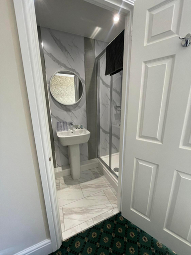 Bathroom 2, The Bell Inn, Somerset