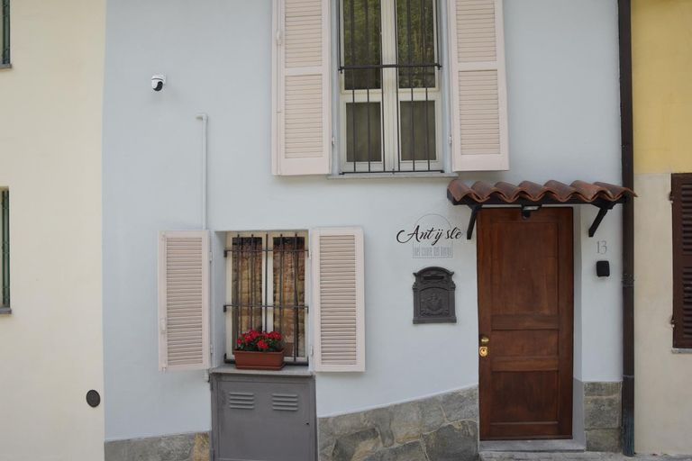 Exterior 8