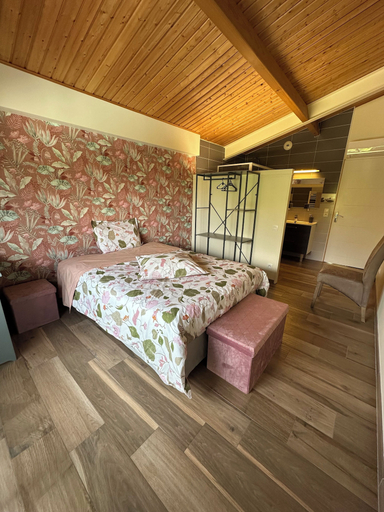 Bedroom 5, Chambres d'hotes Gite du Puy de l'Étang, Gironde