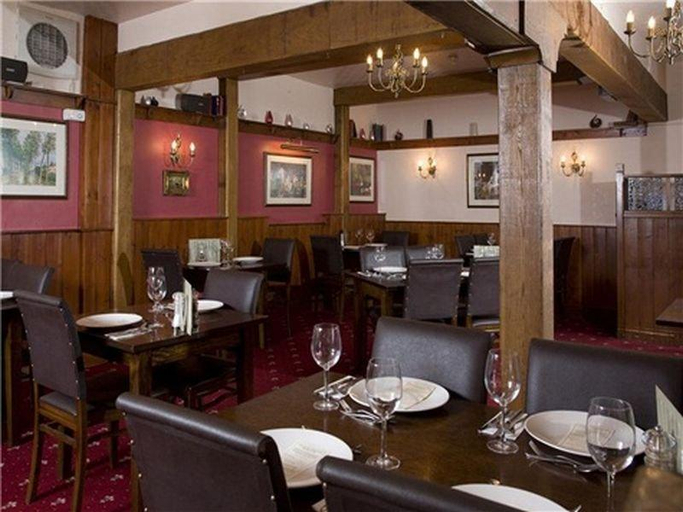 Food & Drinks 3, The Dog & Bear Hotel, Kent