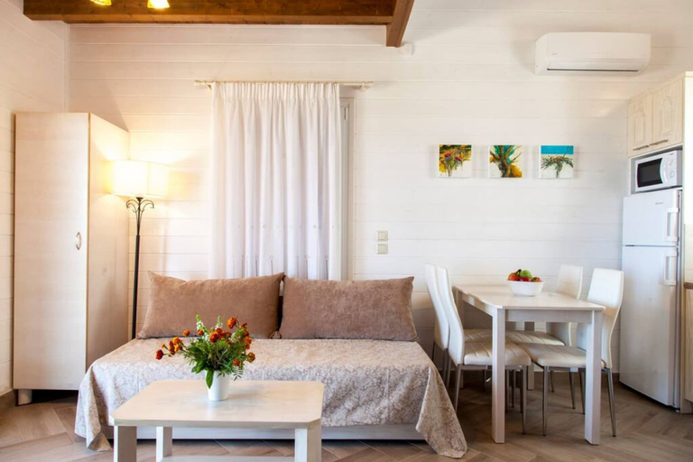 Room 2, Vissala 4 Minuartia in Chortata, Ionian Islands