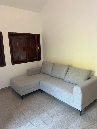 Others 4, Apartman Novica