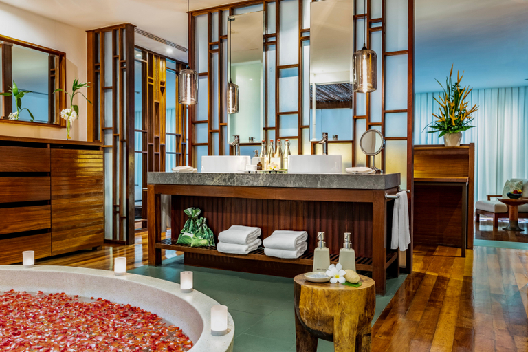 Bathroom 5, The Sarojin, Takua Pa