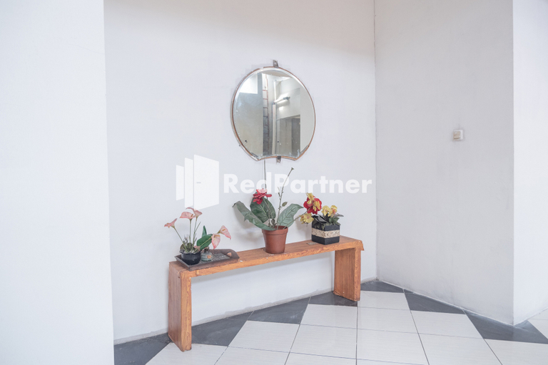 Others 5, Crown Residence Hotel near Tugu Yogyakarta Mitra RedDoorz, Yogyakarta