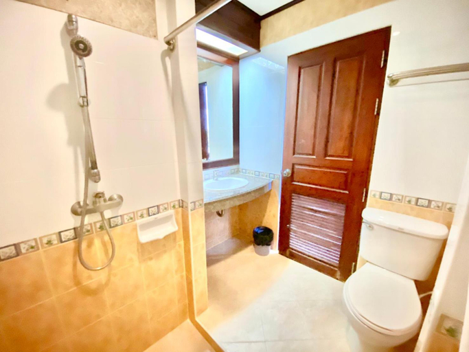 Bathroom 4, Crystal Hotel Krabi, Mueang Krabi