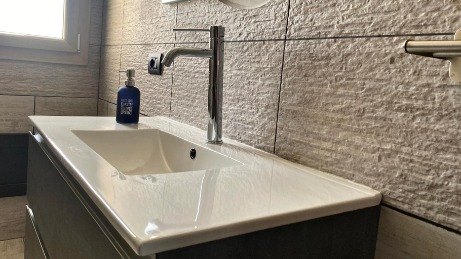 Bathroom 3, House Baiu, Olbia-Tempio