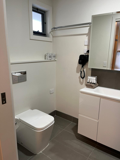 Bathroom 2, Ripparoo Lodge, Falls Creek Alpine Resort