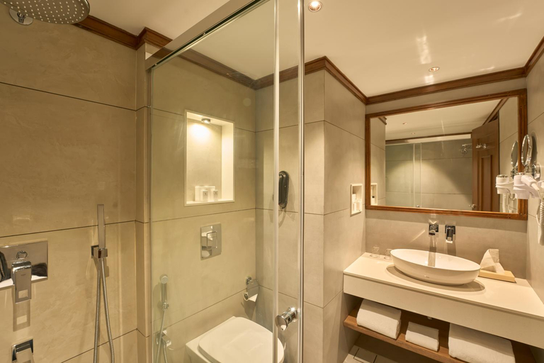 Bathroom 4, The Raviz Kadavu, Kozhikode, Malappuram