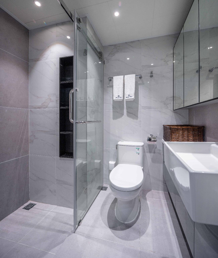 Bathroom 10