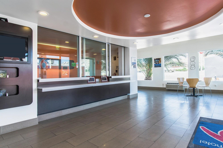 Public Area 3, Motel 6 Victorville - Desert Express, San Bernardino