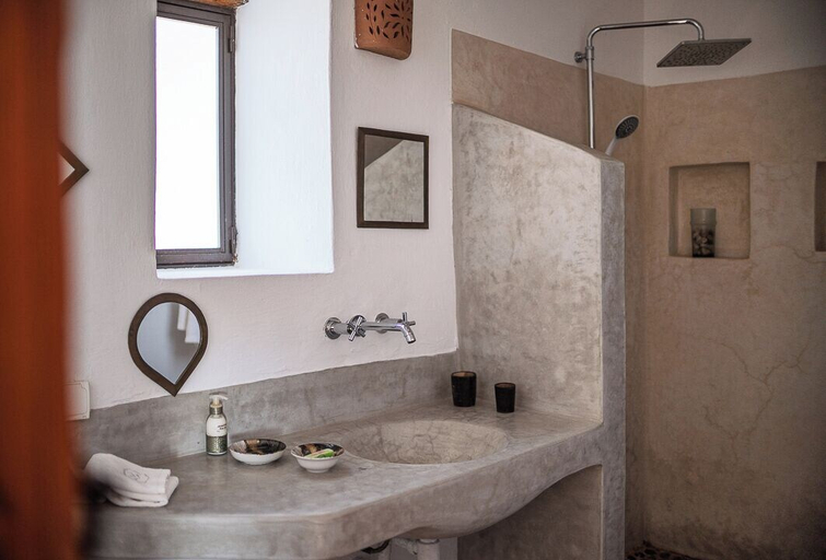 Bathroom 4, La Mouette et les Dromadaires, Essaouira