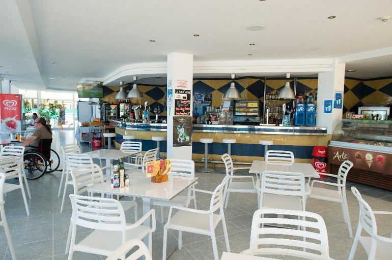 Food & Drinks 4, Playa Bella Beach Apartments, Baleares