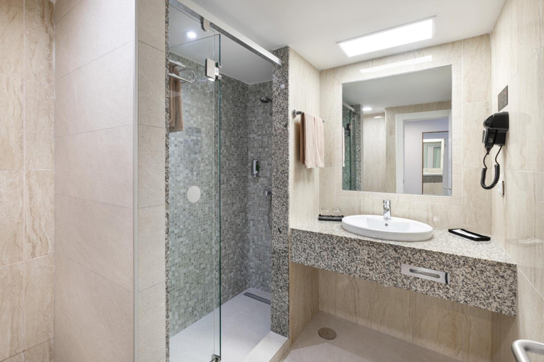 Bathroom 5, Hotel Riu Paraiso Lanzarote - All Inclusive, Las Palmas