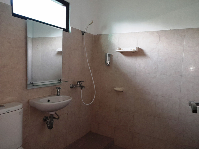 Bathroom 5, Star East Guest House, Karangasem
