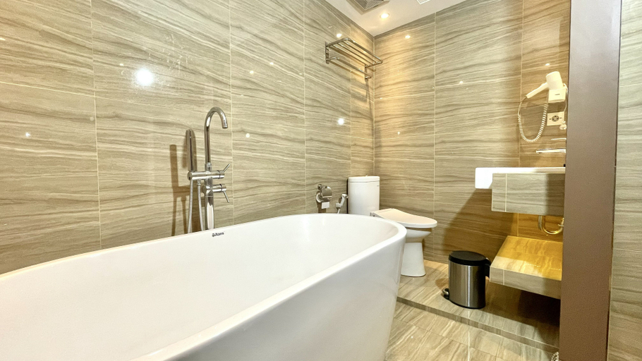 Bathroom 13