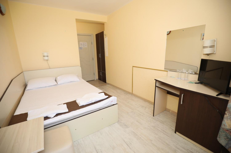 Bedroom 2, Family Hotel White House, Pomorie