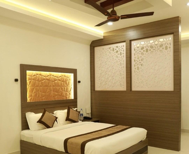 Others 4, Hotel Centauri, Pathanamthitta