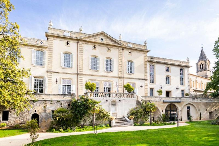 Others 5, Chateau de Collias - Maison de Vacances, Gard