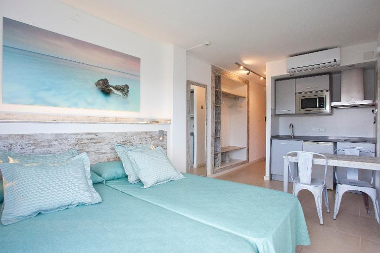 Bedroom 2, Playa Bella Beach Apartments, Baleares