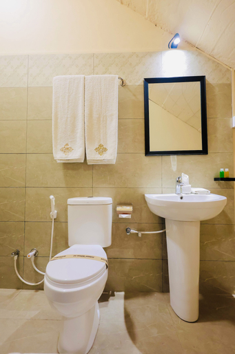 Bathroom 3, Limeshine Airport Transit Residence, Katana
