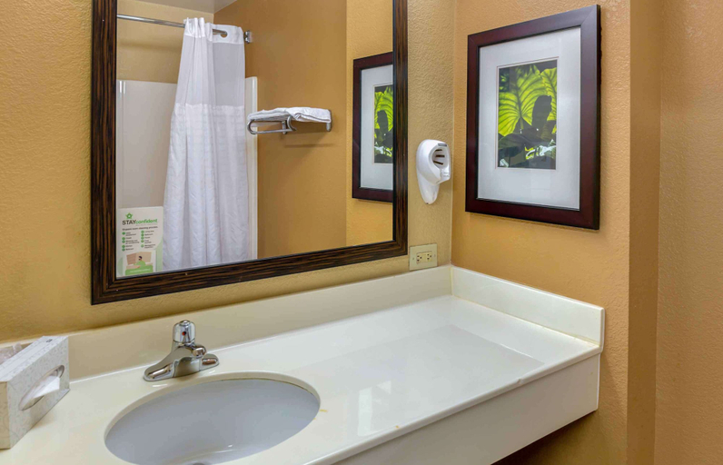 Bathroom 4, Extended Stay America Suites Columbus NE I270, Franklin