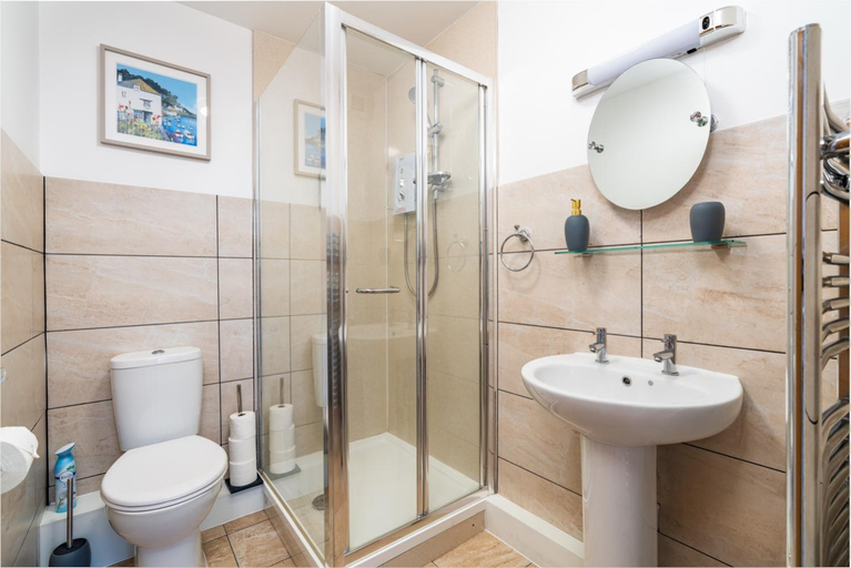 Bathroom, Beautiful Flat,Town Center, 55" Smart TV + Netflix, Hampshire