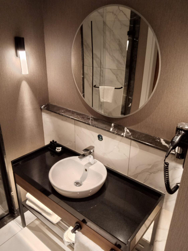 Bathroom 3, Livro Hotel, Fatih