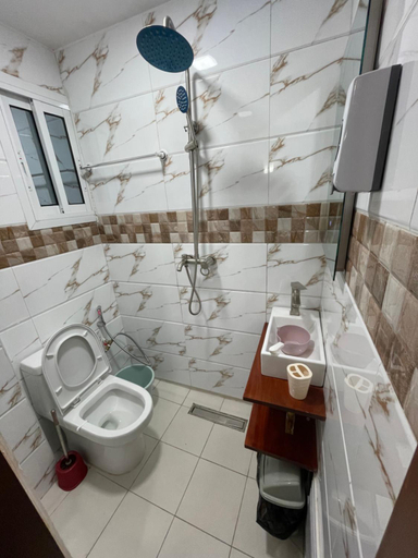 Bathroom 2, Residence Therese La Grace, Wouri