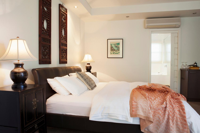 Others 4, Provenance Accommodation, Indigo - Pt A