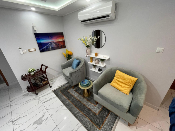 Others 5, Residence Therese La Grace, Wouri
