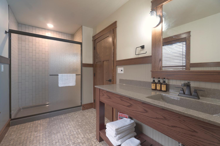 Bathroom 3, Main Street Inn, Clay