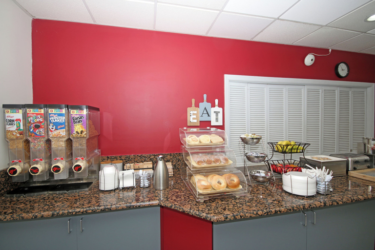 Food & Drinks 5, Americas Best Value Inn Pilot Mountain, Surry