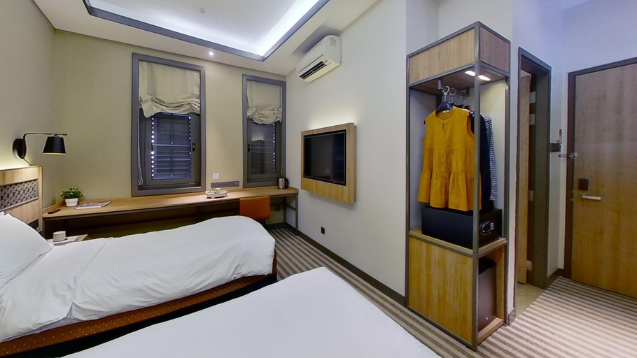 Bedroom 13