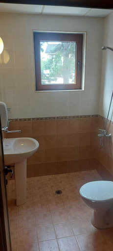 Bathroom 4, Family Hotel Emaly 1, Stolichna