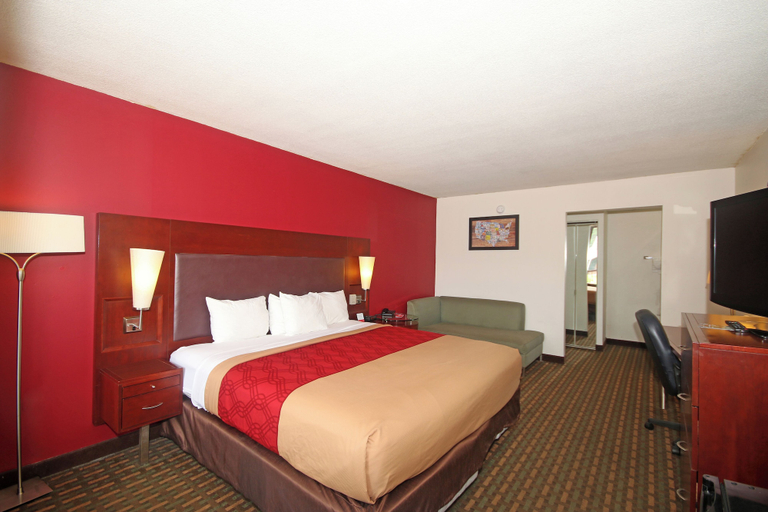 Bedroom 3, Americas Best Value Inn Pilot Mountain, Surry