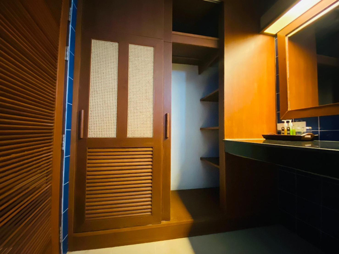Bathroom 14