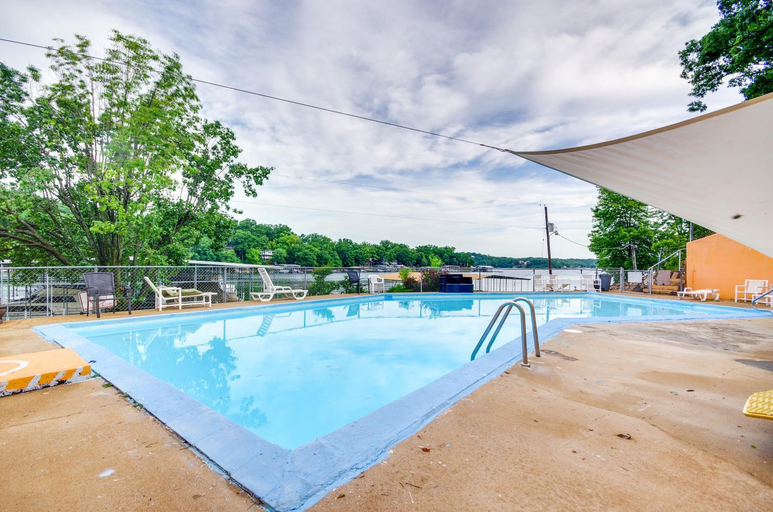 Others 5, Cozy Lake Ozark Condo Rental w/ Grill, Pool Access, Camden