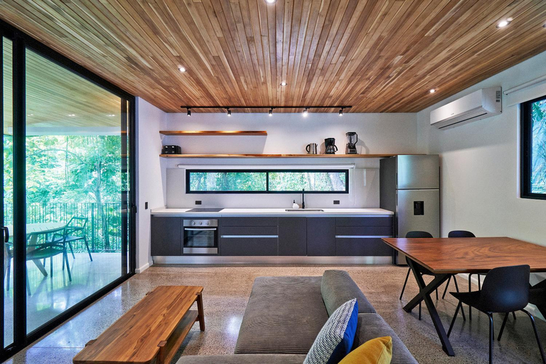Others 4, Casas Alba, Puntarenas