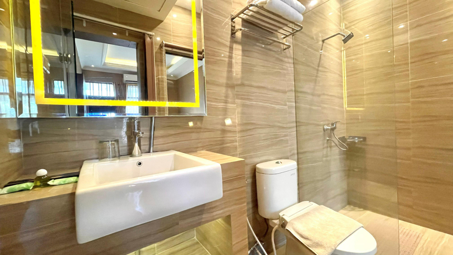 Bathroom 12