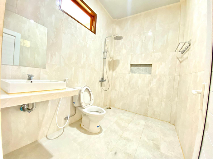 Bathroom 7