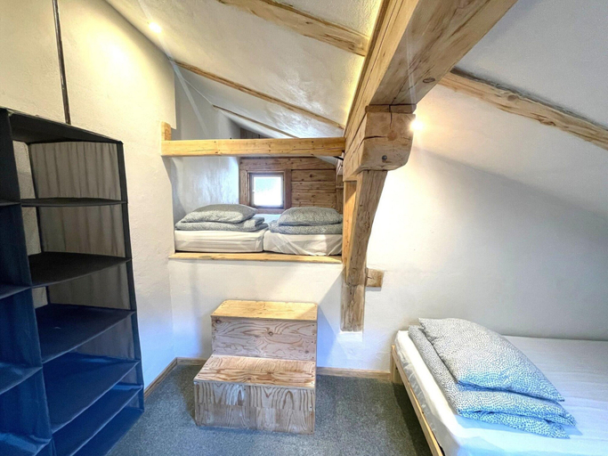 Room 3, Spacious Holiday Home in Mayrhofen With hot tub, Schwaz